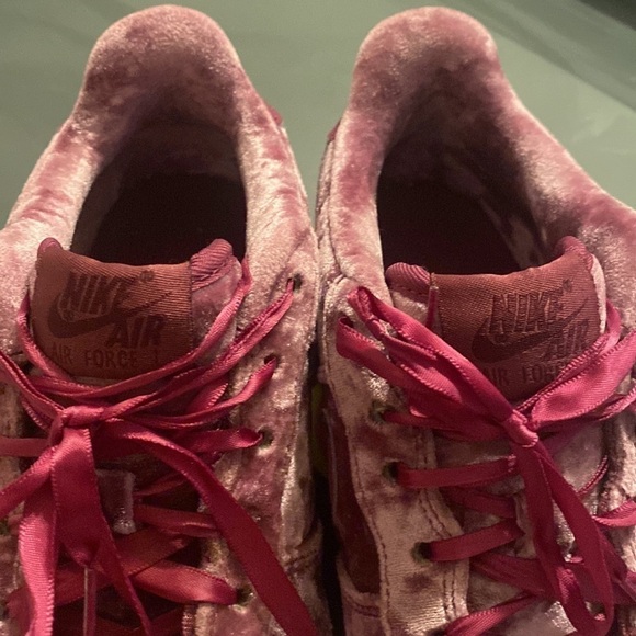 Euc Nike Air Force 1 6.5 Youth Low Pink Purple Crushed Velvet Shoes Womens - Picture 8 of 15